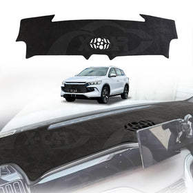 X-CAR dash mat installed on BYD Sealion 5 car dashboard.
